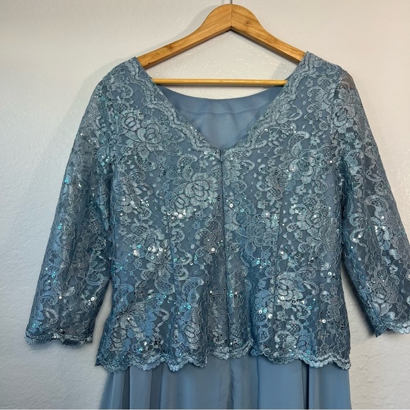 OLEG CASSINI

tea length lace and chiffon mock two-piece - Picture 13 of 17